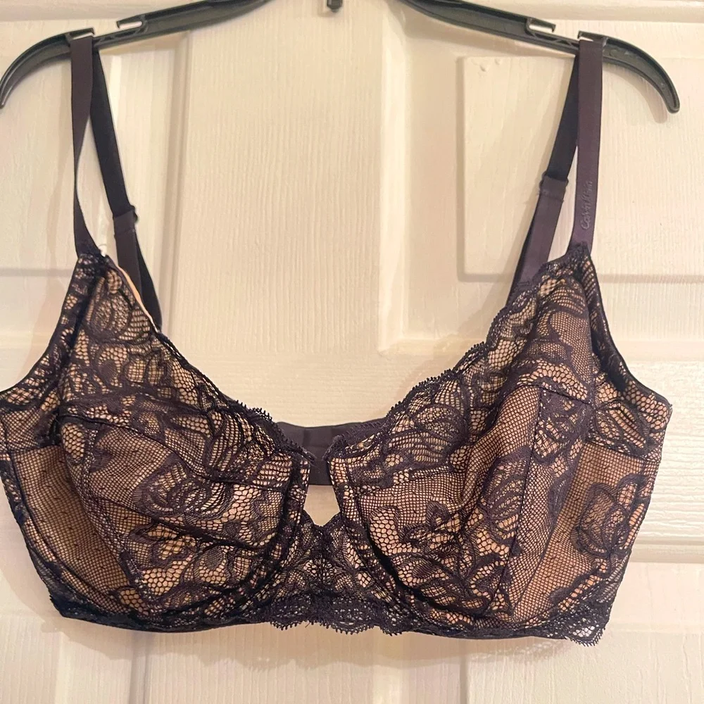 Calvin Klein Women's Seductive Comfort Unlined Lace Bra - Picture 3 of 15